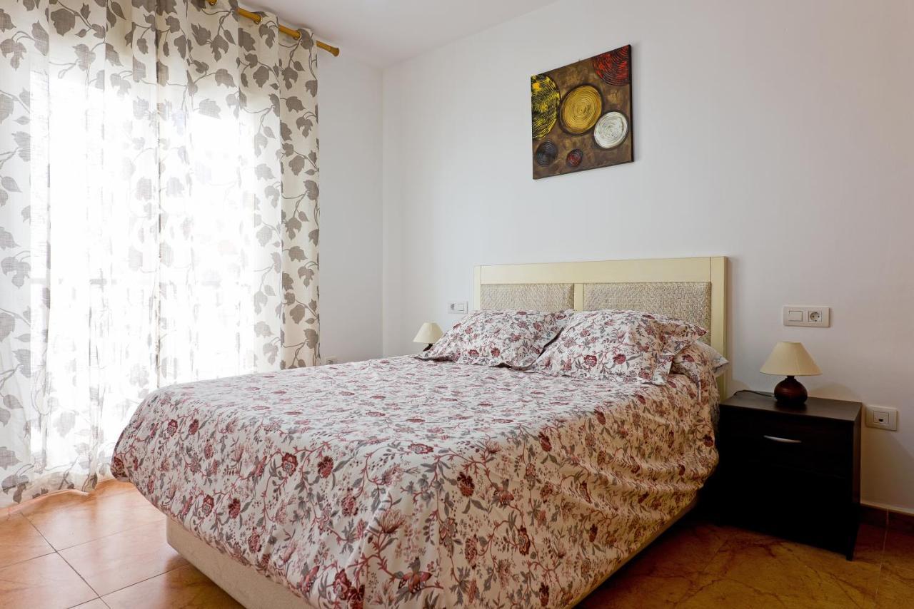 Relaxing Beach Apartment In Fuengirola Parking Exterior foto