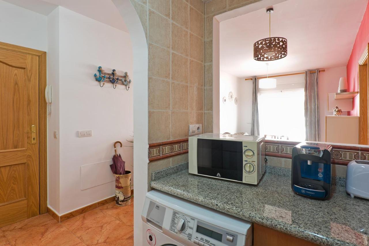 Relaxing Beach Apartment In Fuengirola Parking Exterior foto