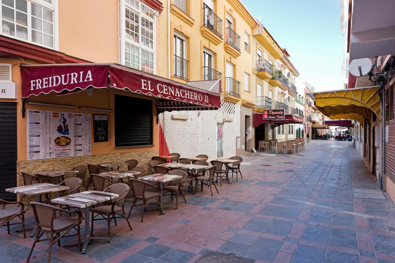 Relaxing Beach Apartment In Fuengirola Parking Exterior foto